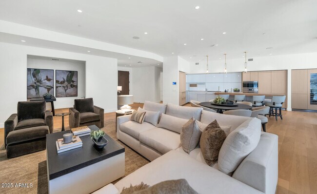 Building Photo - 5000 N Camelback Rdg Dr