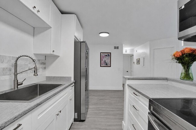 Building Photo - 545 Trace Cir