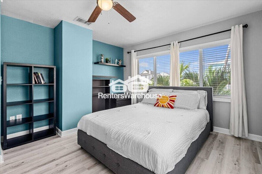 Building Photo - 13100 Boca Ciega Ave