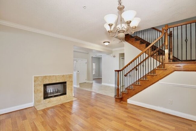 Building Photo - AGENT SHOWINGS ONLY! Stunning 3/2.5 Corner Unit Townhome with a Spacious 2 Car Garage in the Gate...