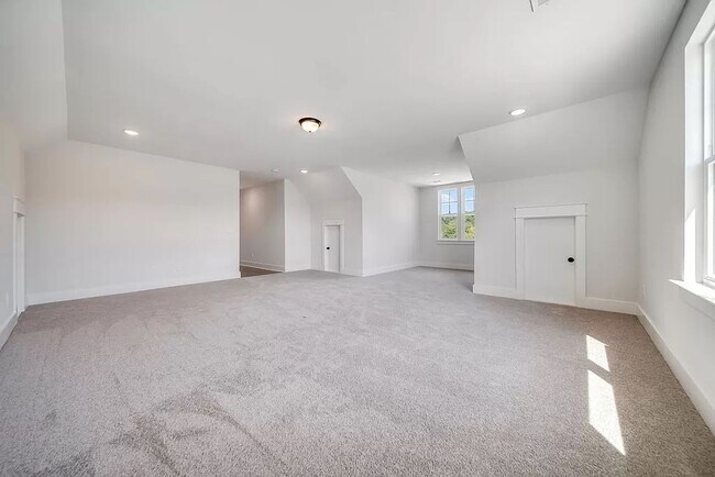 Building Photo - 7425 Twill Hts Lp