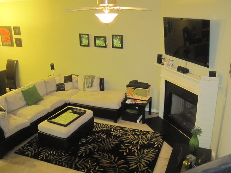 Family room - 6992 Kingswood Run Dr