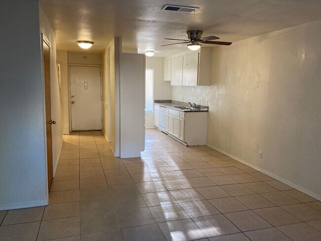 Building Photo - 975 Murrieta Blvd