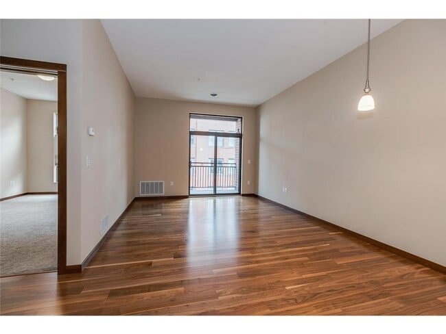 Building Photo - 270 4th St E