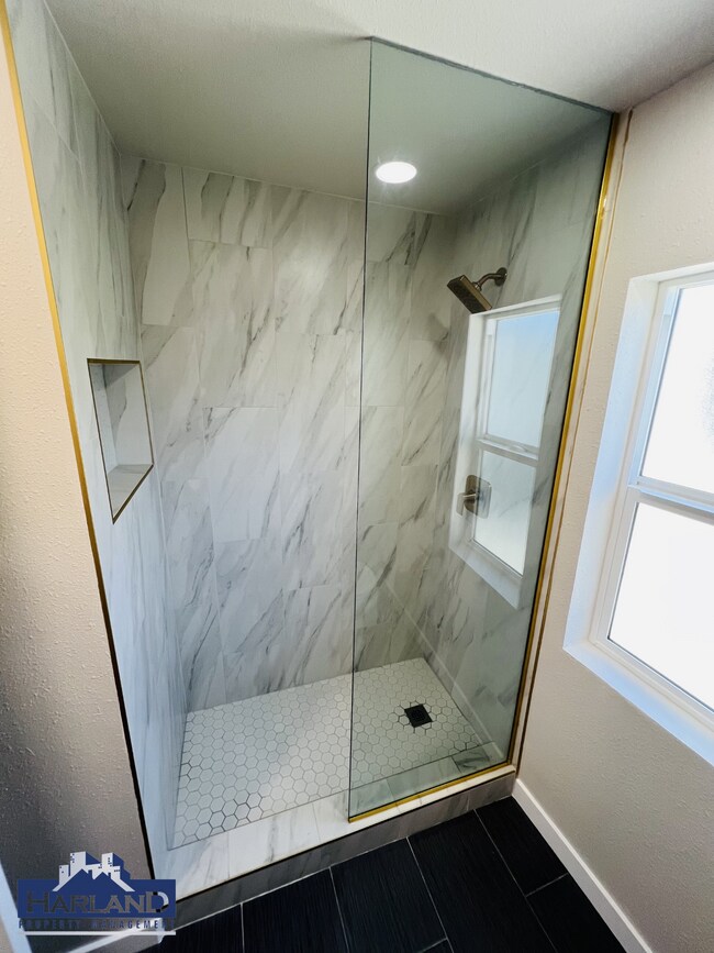 Building Photo - 3845-3851 Menlo Avenue - 3851-