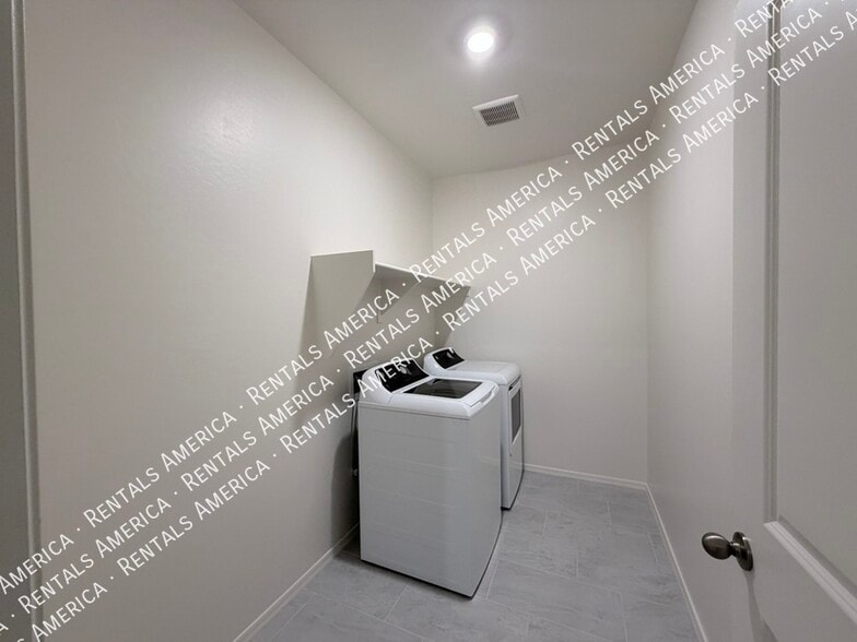 Building Photo - 17175 W Blue Sky Dr