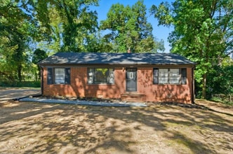 Building Photo - 1907 Apex Pl