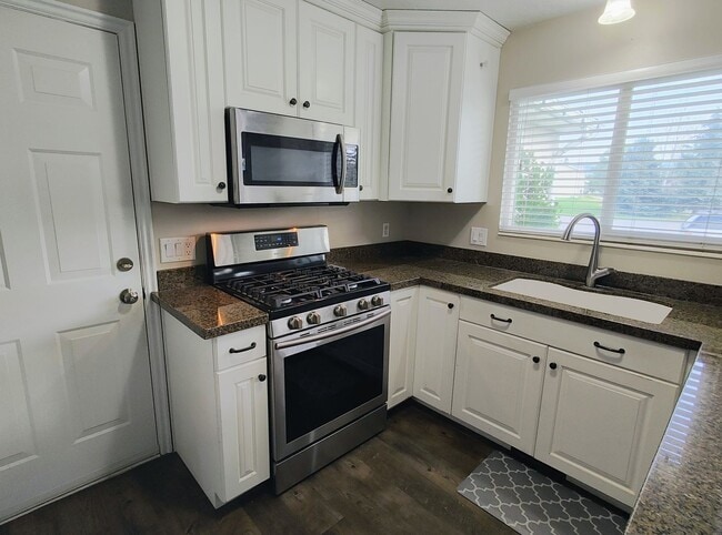 Building Photo - Great 4 Bd 3 Bath Home in Sandy
