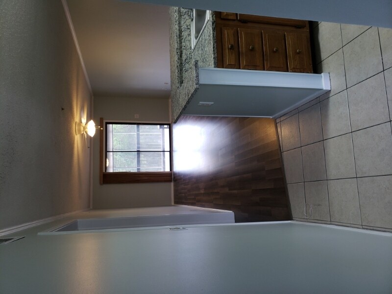 Building Photo - 4015 Fairway Dr