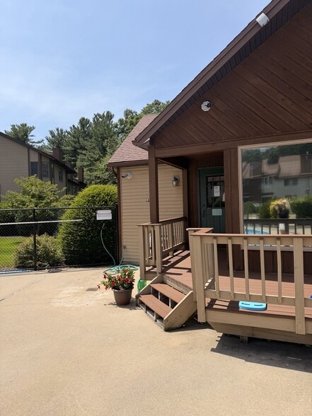 Building Photo - 61 Pine Grove Dr