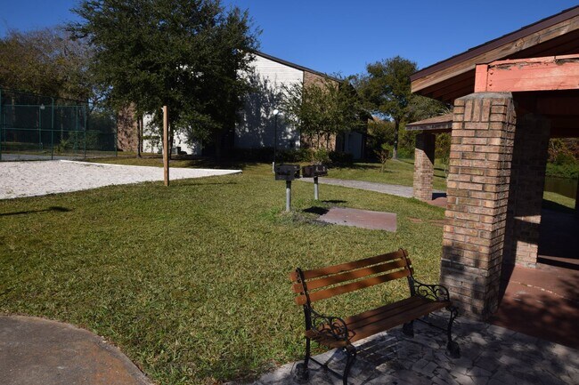 Building Photo - 2 Bedroom, 2 Bath Condo at 4627 Cason Cove...