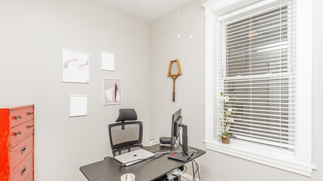 Building Photo - 2616 W Augusta Blvd