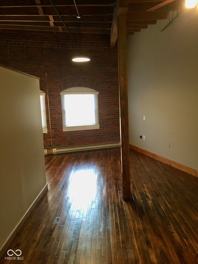 Building Photo - 501 Madison