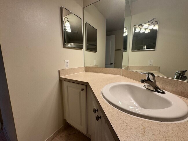 Building Photo - 11022 Legacy Dr