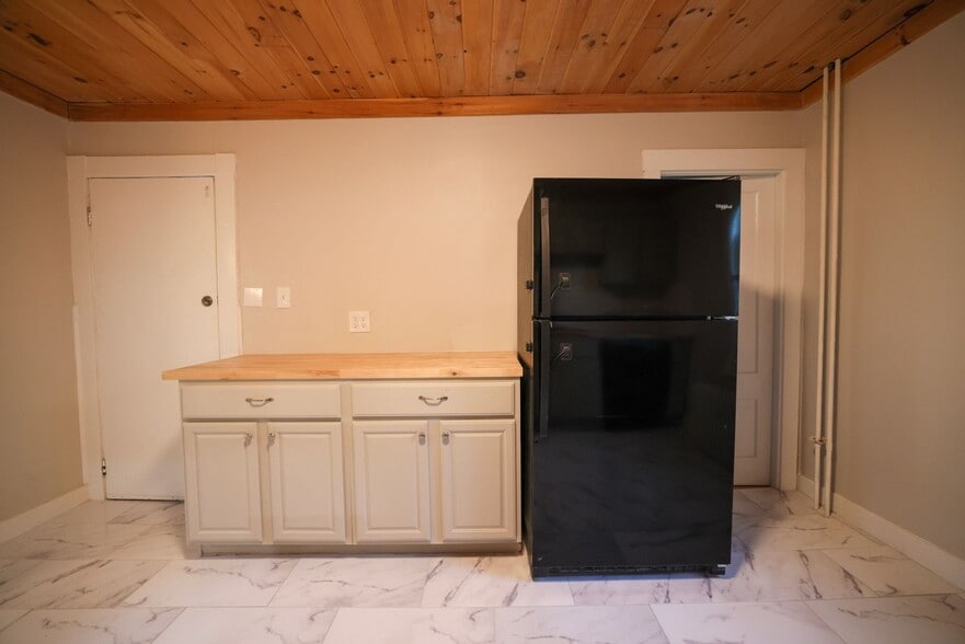 Building Photo - 16 Orange St