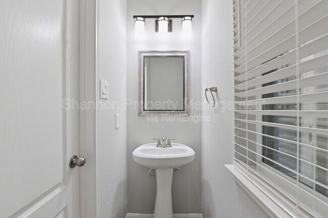 Building Photo - 17142 Amarose Dr