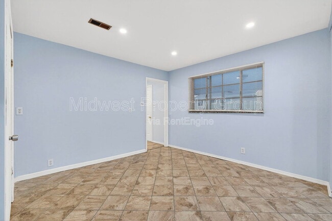 Building Photo - 5520 Holborn Dr