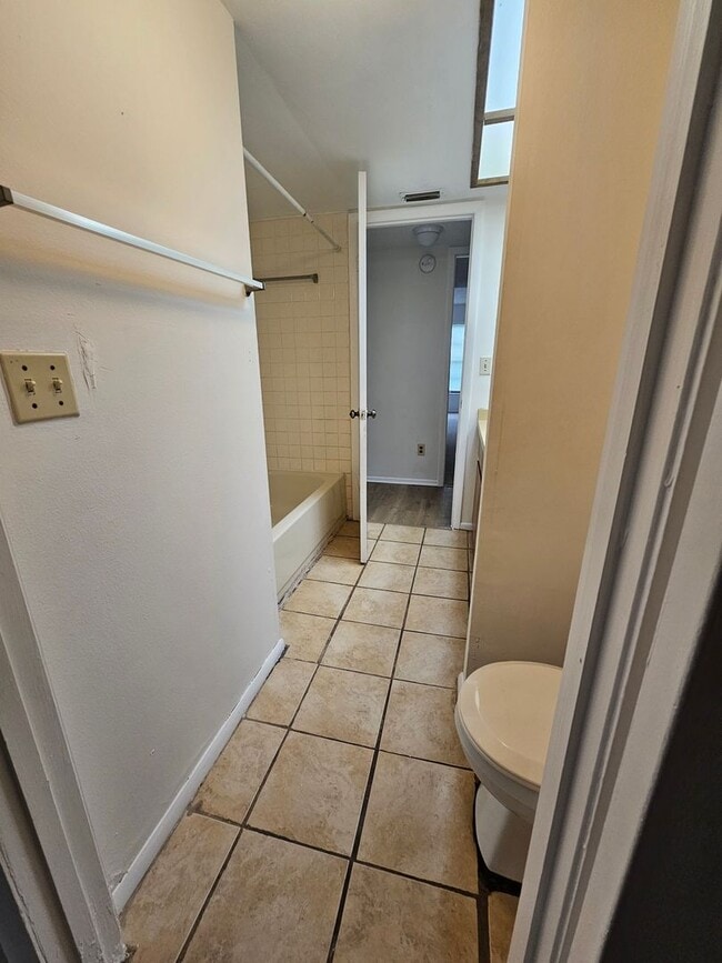 Building Photo - Temple Terrace Condo
