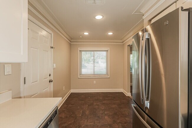 Building Photo - 9311 Mary Ave