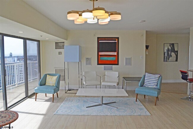 Building Photo - 236 N Derby Ave