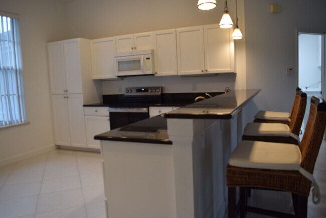 Building Photo - Fully furnished 3 bedroom 3 Bath POOL home in Sandpiper Bay