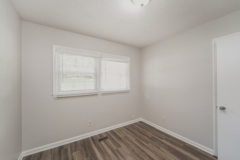 Building Photo - 2413 Dora Dr