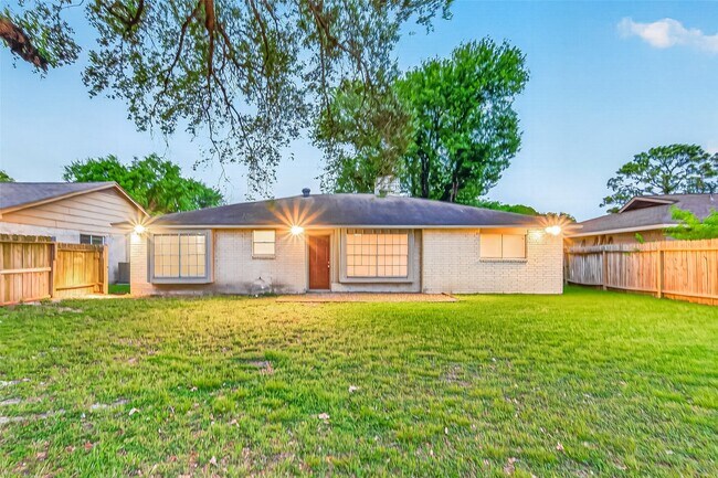 Building Photo - 11411 Hornbrook Dr