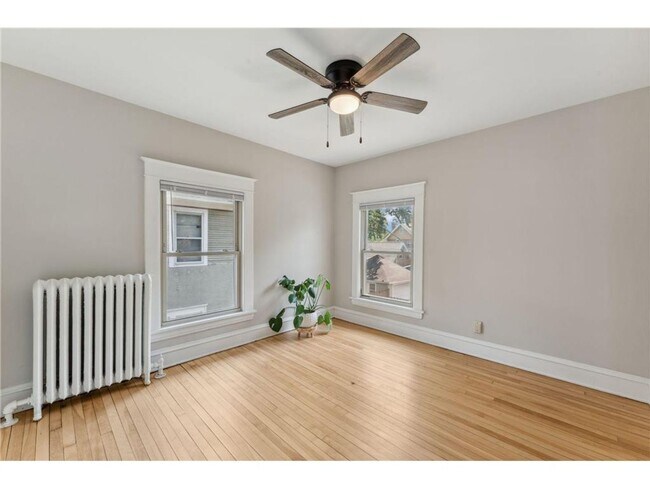 Building Photo - Beautiful 5 Bedroom 3 Bathroom House in MacGroveland