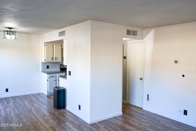 Building Photo - 1261 N 84th Pl