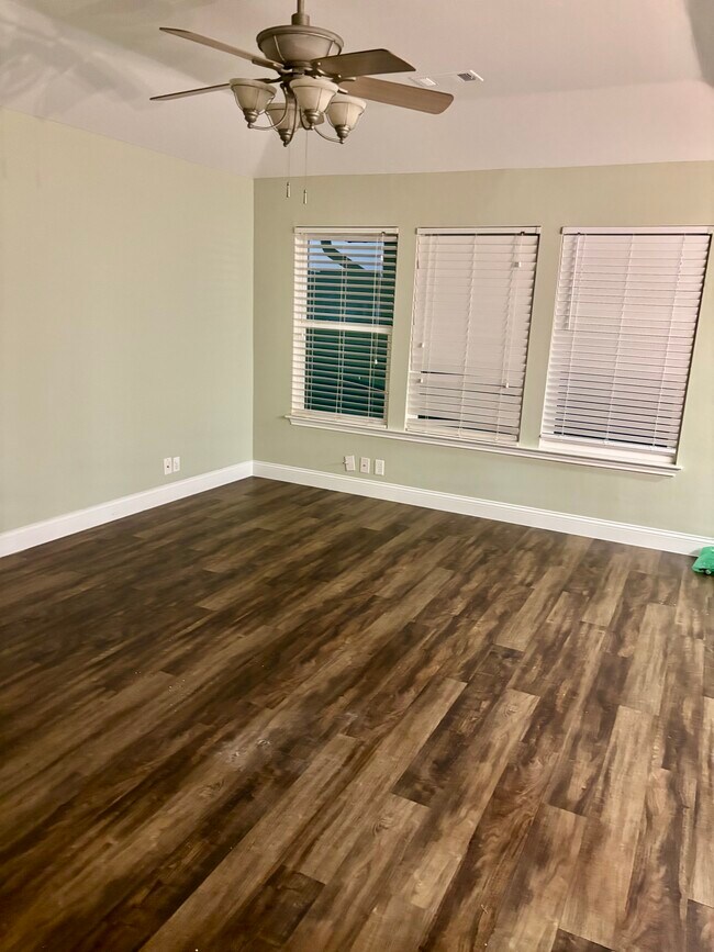 Building Photo - 1136 Sailfish St