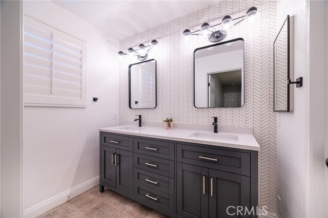 Building Photo - 12 Nantucket Ln