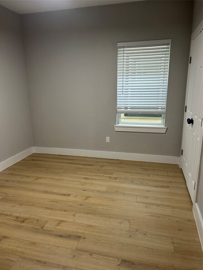 Building Photo - 9914-9918 Fillmore St