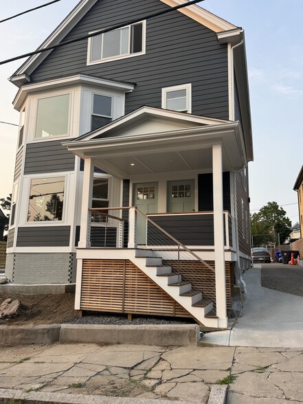 Building Photo - 14 Hillside Ave