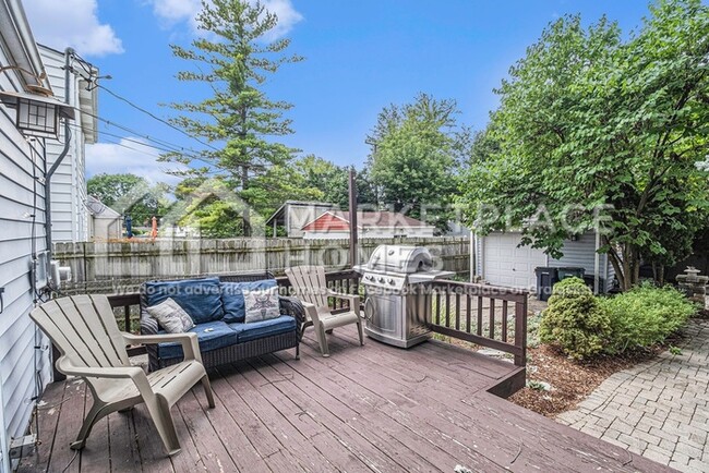 Building Photo - 612 S Dorchester Ave