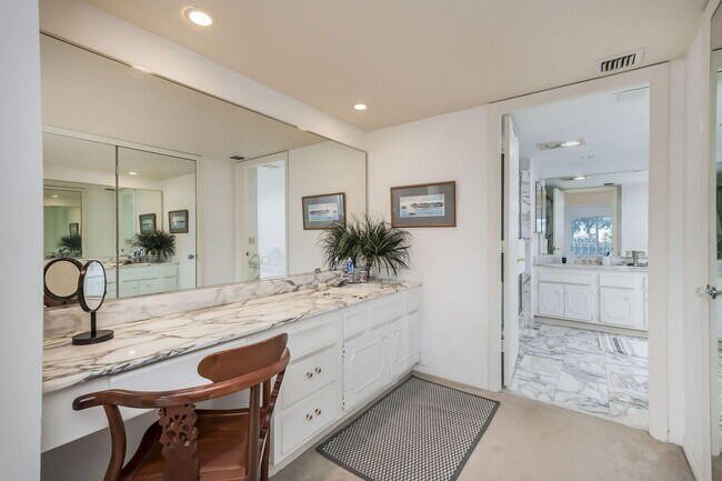 Building Photo - 4301 N Ocean Blvd