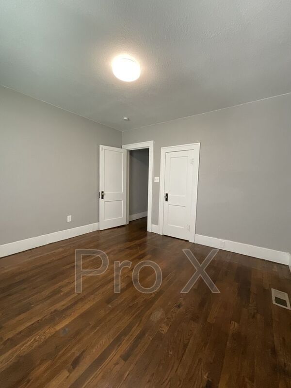 Building Photo - 211 E Adams St