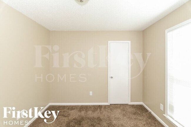 Building Photo - 6390 Star Valley Dr