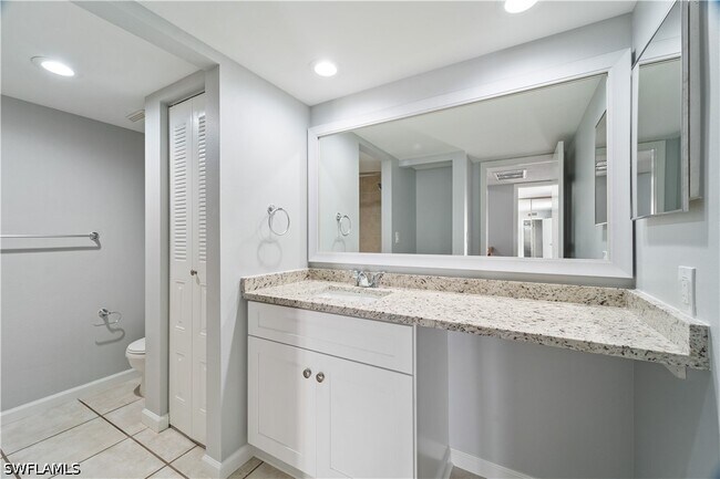 Building Photo - 5212 Cedarbend Dr