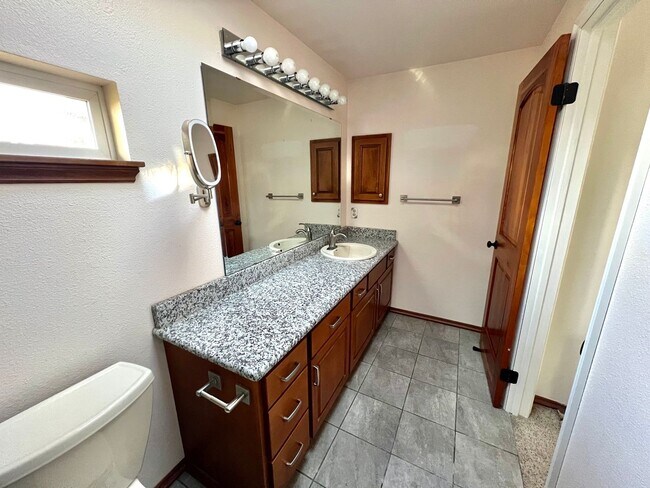 Building Photo - 20915 NE 17th St