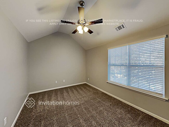 Building Photo - 904 Grass Hollow Ct
