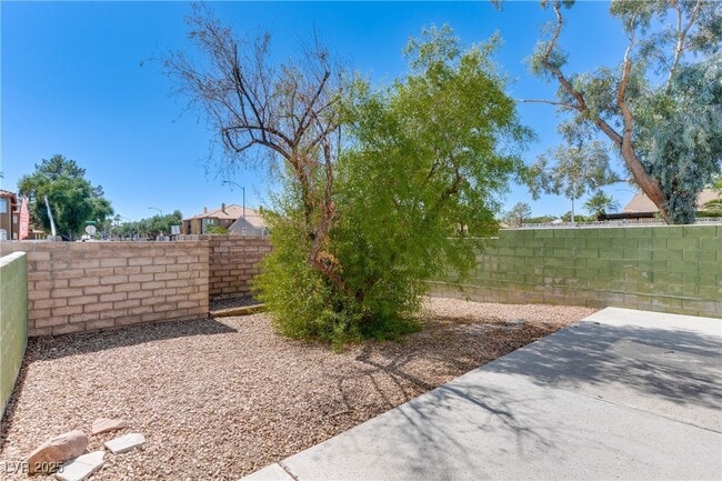 Building Photo - 5037 Souza Dr