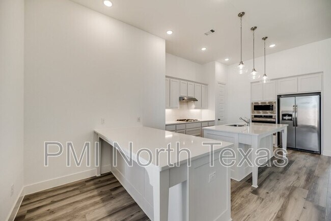 Building Photo - 405 Yellowstone Dr