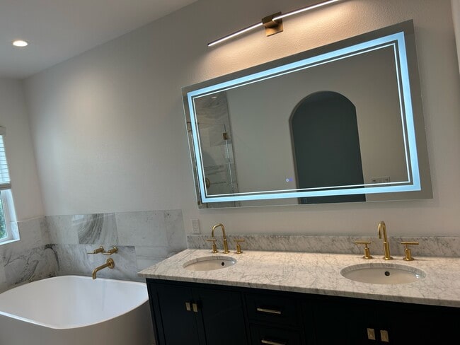 Building Photo - 2339 Chiquita Ln