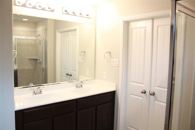 Building Photo - 18319 Pin Oak Lake Dr