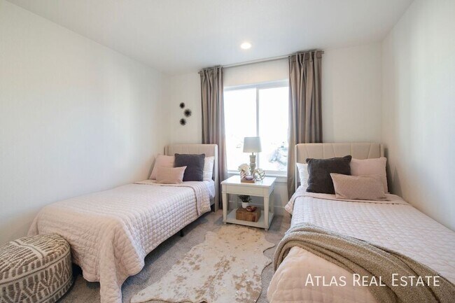 Building Photo - 3645 Verde Dr