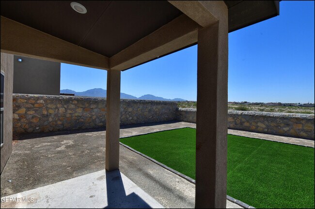 Building Photo - 516 Logwood Ave