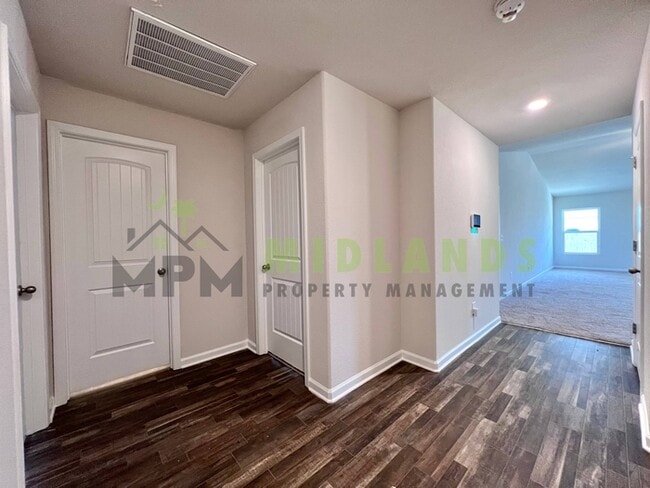 Building Photo - 645 Wild Tulip Ct