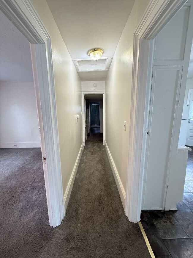 Building Photo - 311 W Mason St