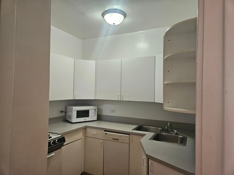 Building Photo - 4406 N Rockwell St