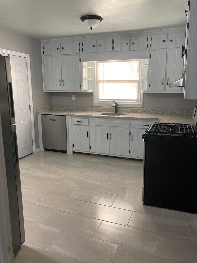 Building Photo - 1089 Longshore Dr